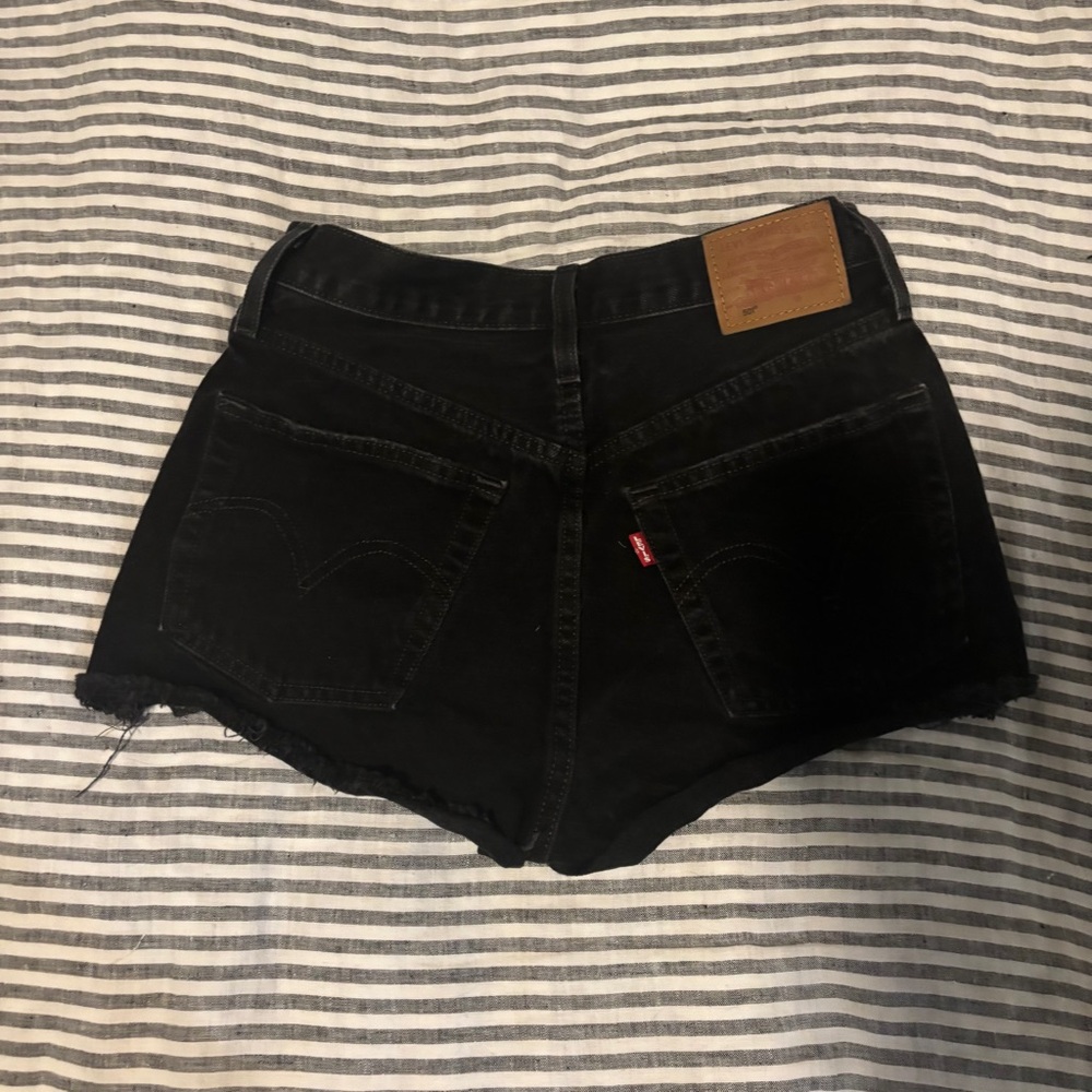Women’s Levi’s 501 high rise short shorts black distressed - Picture 4 of 10